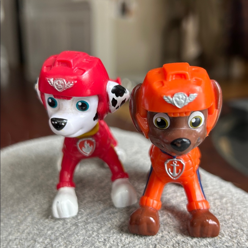 Paw Patrol Air buddies  2 figures : Marshall and Zuma 3” red white orange toy